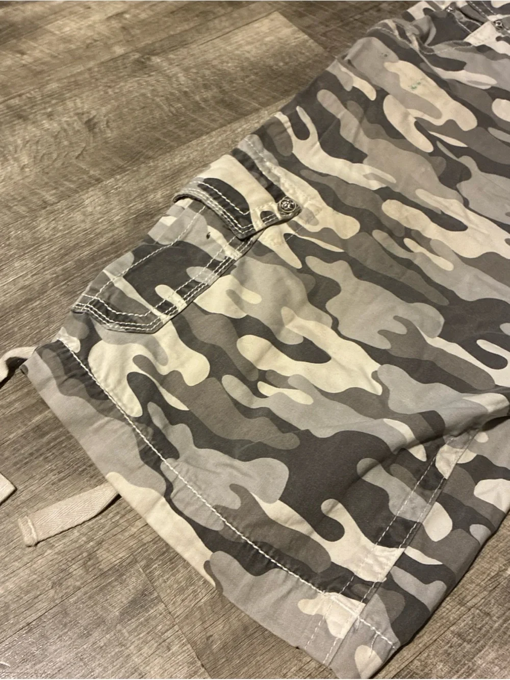 Rock Revival Arctic Camo Gray Cargo Shorts SZ 42 Vintage Pre Owned Used Rare